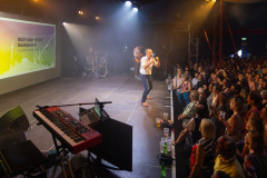 2026-06-24-Roxy-singt-im-Zelt-zogel-1